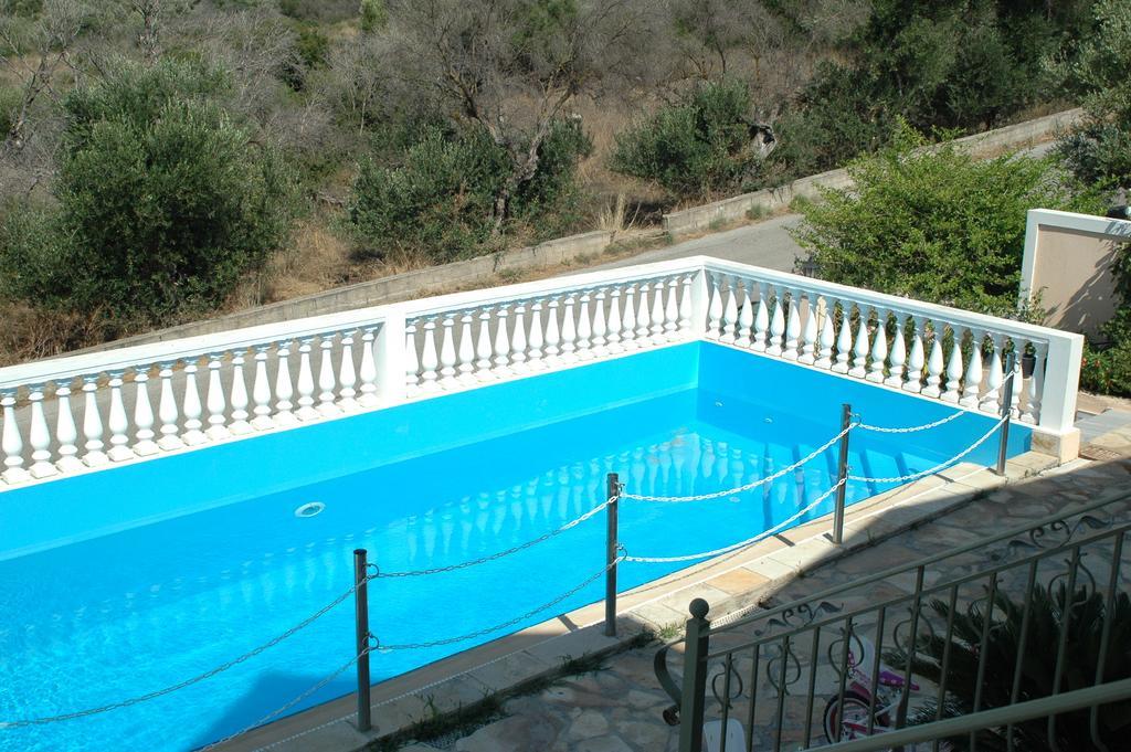 Irini'S Villa アルゴストリオン エクステリア 写真